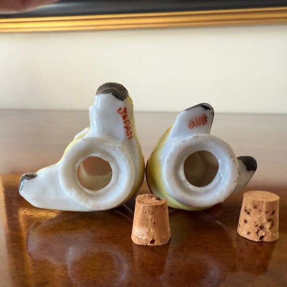 Vintage Pixie Elf Gnome Miniature Salt and Pepper Shakers Japan 2" - Picture 7 of 10